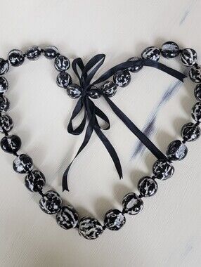 Kukui Nut Lei | Black And White | Hawaiian Traditional Necklace with Ribbon Bow